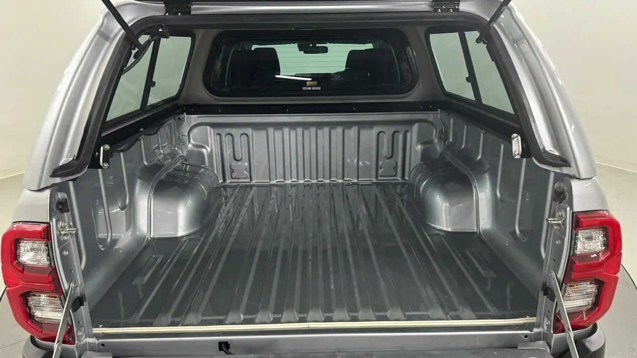 2023 Toyota Hilux Gallery Image 18
