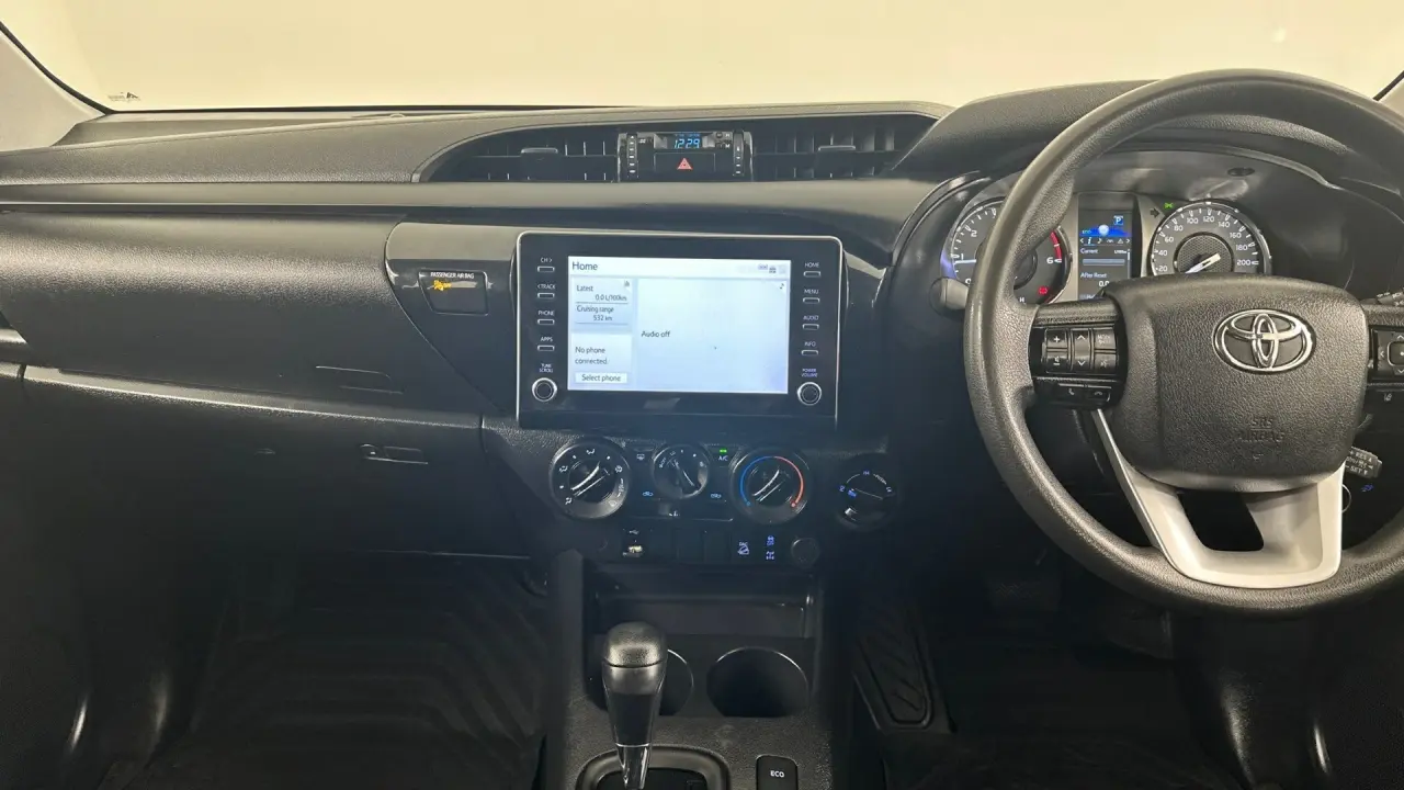 2022 Toyota Hilux Gallery Image 11