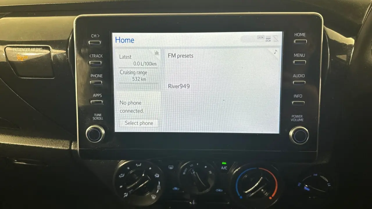 2022 Toyota Hilux Gallery Image 12