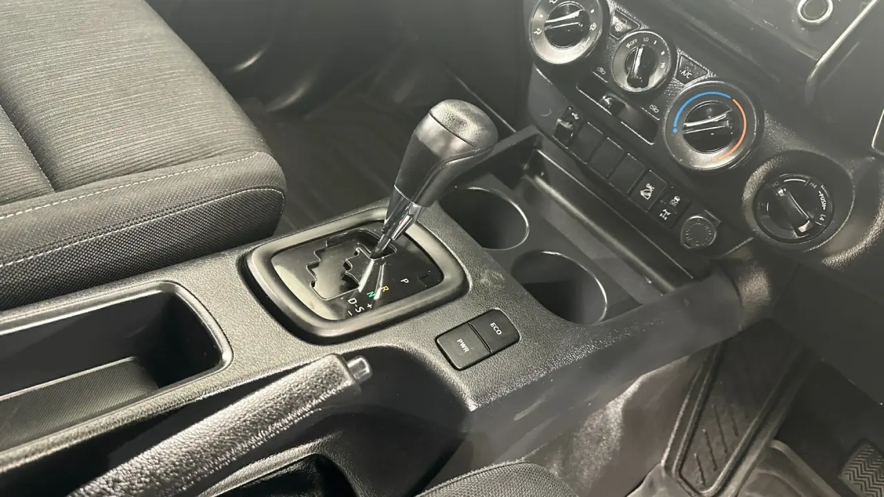 2022 Toyota Hilux Gallery Image 13