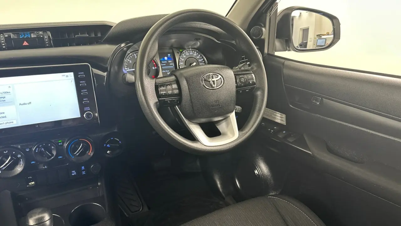 2022 Toyota Hilux Gallery Image 9