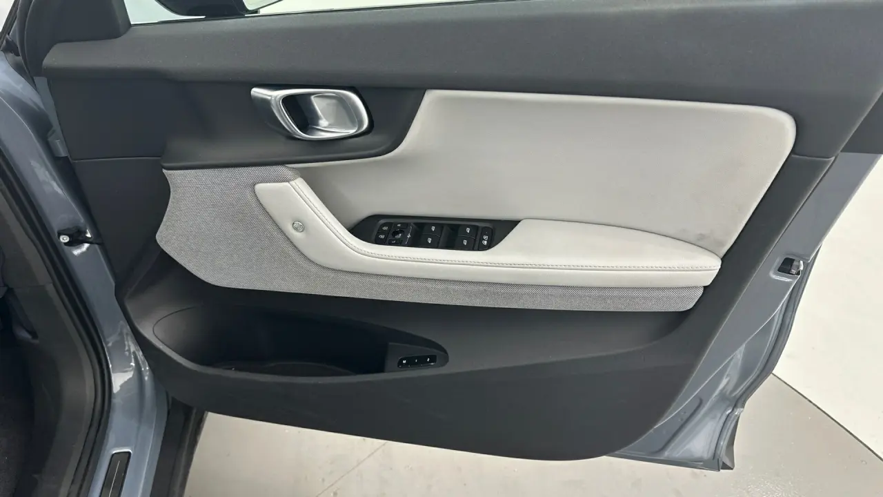 2022 Polestar 2 Gallery Image 19