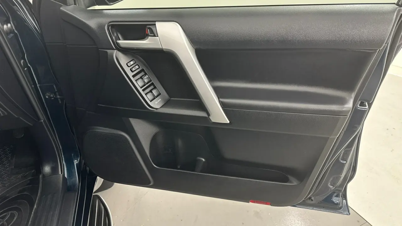 2019 Toyota Landcruiser Prado Gallery Image 17