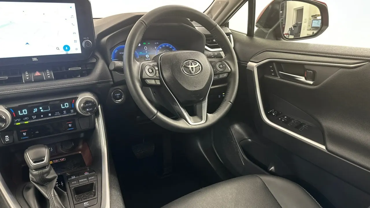 2025 Toyota RAV4 Gallery Image 12