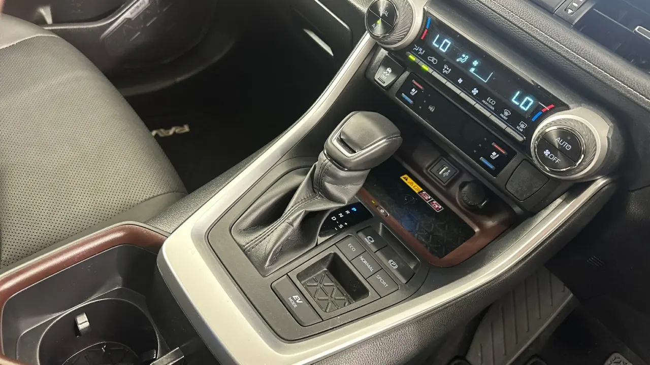 2025 Toyota RAV4 Gallery Image 14