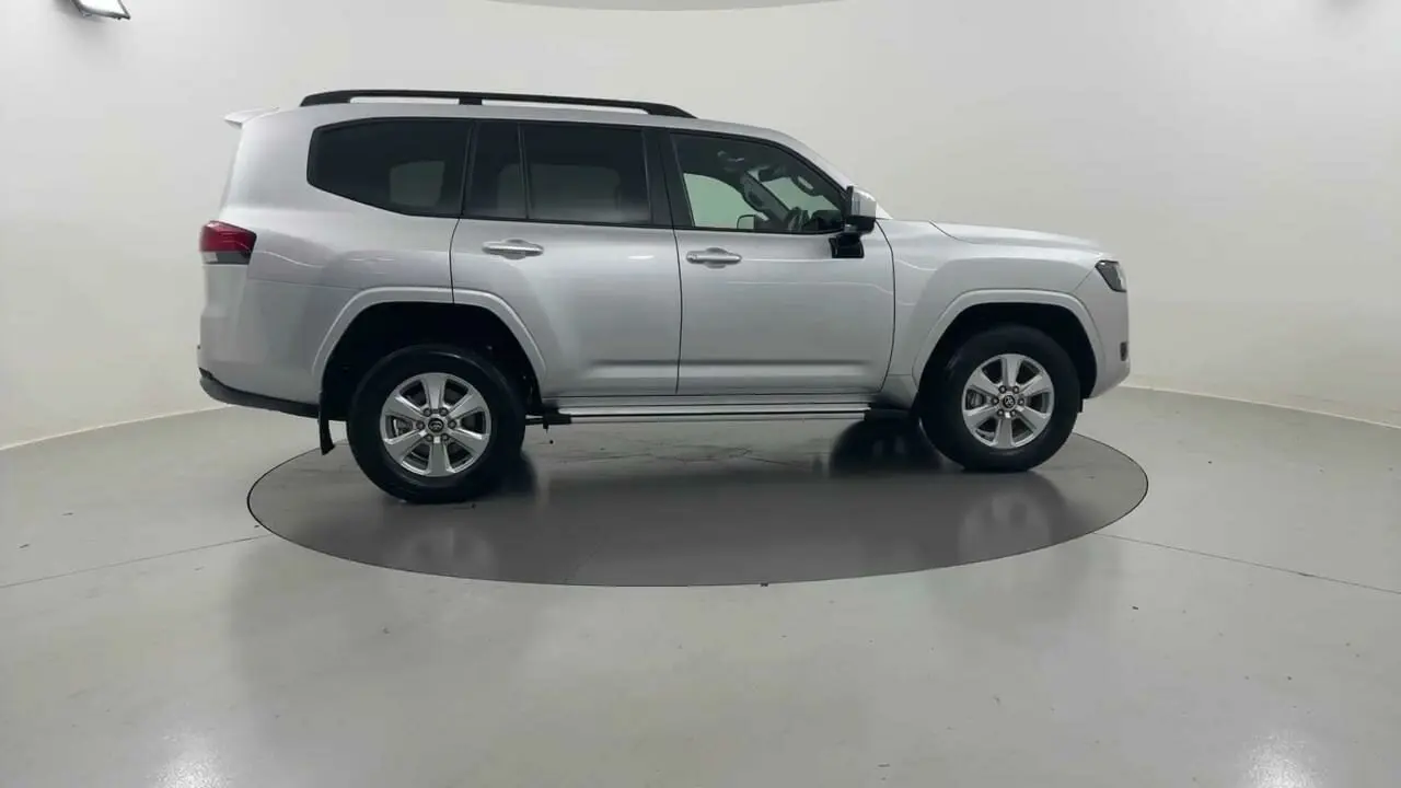 2022 Toyota Landcruiser Gallery Image 6