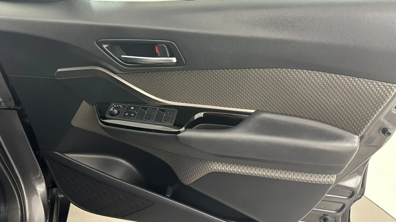 2023 Toyota C-HR Gallery Image 15