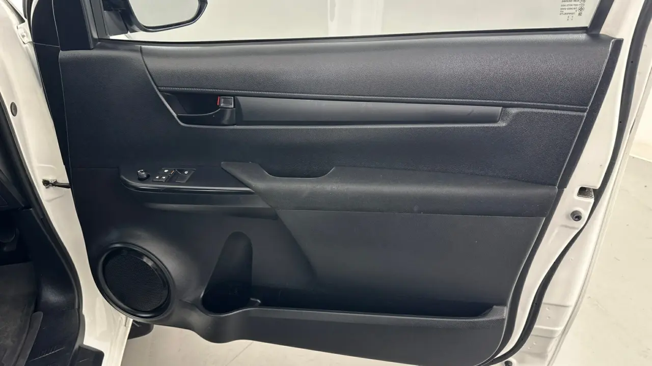 2023 Toyota Hilux Gallery Image 15