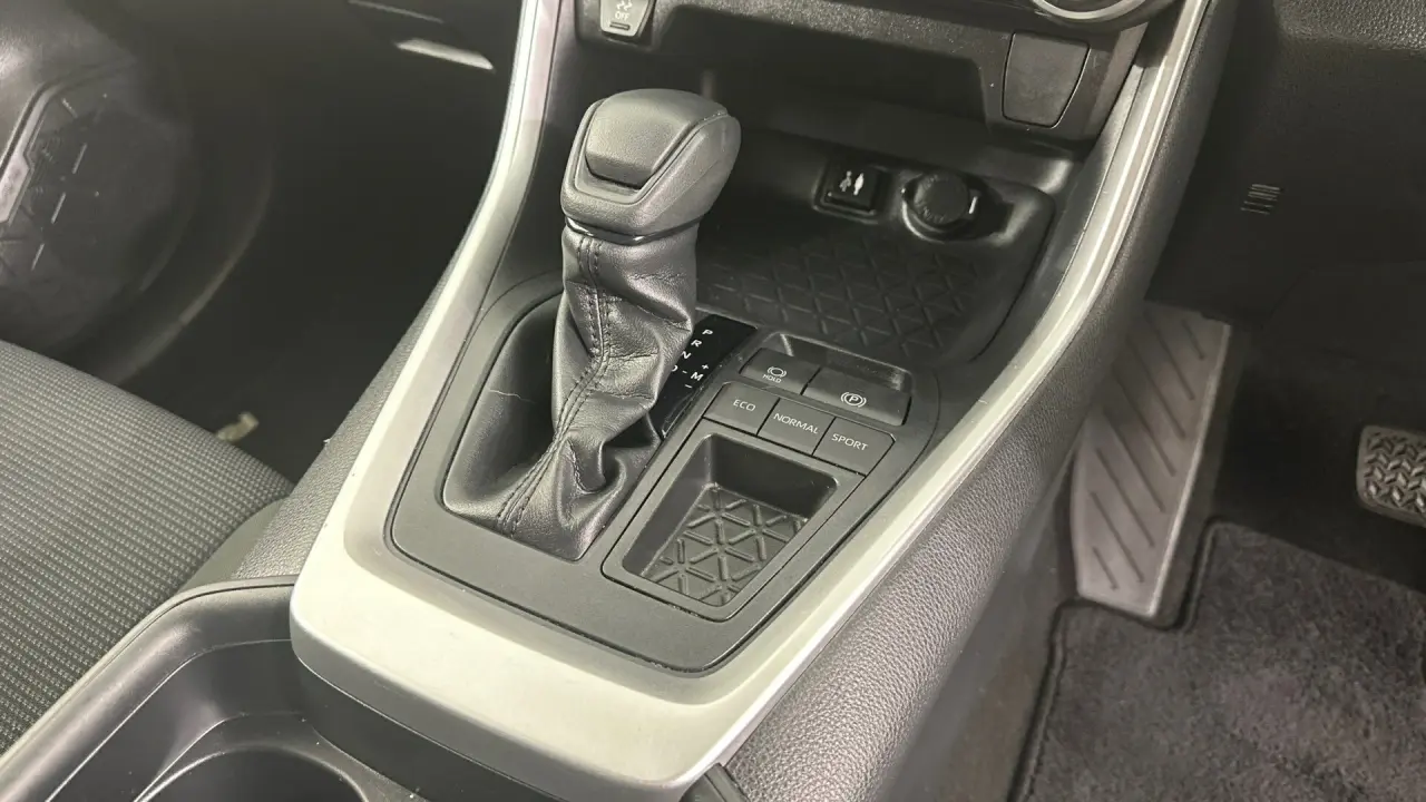 2019 Toyota RAV4 Gallery Image 10