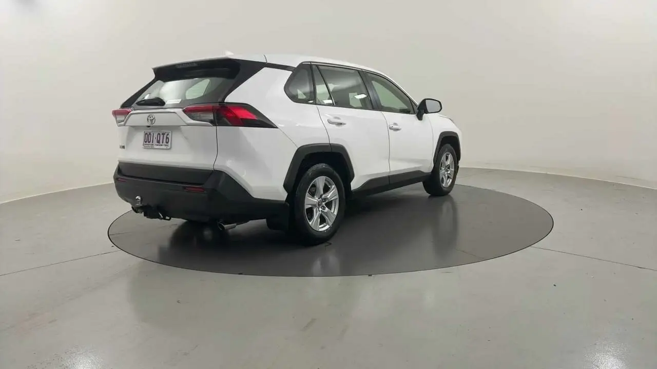 2019 Toyota RAV4 Gallery Image 17