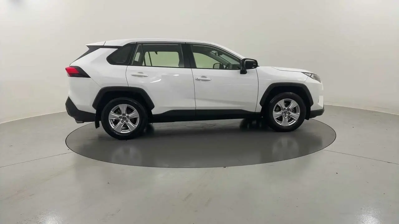 2019 Toyota RAV4 Gallery Image 18