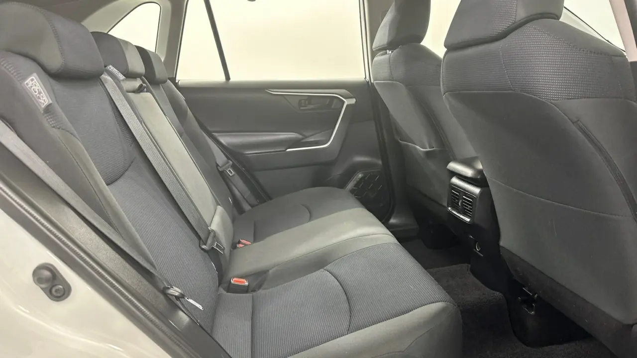 2019 Toyota RAV4 Gallery Image 2