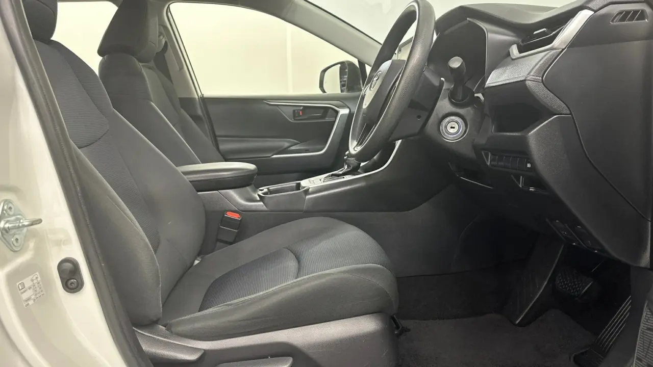 2019 Toyota RAV4 Gallery Image 3