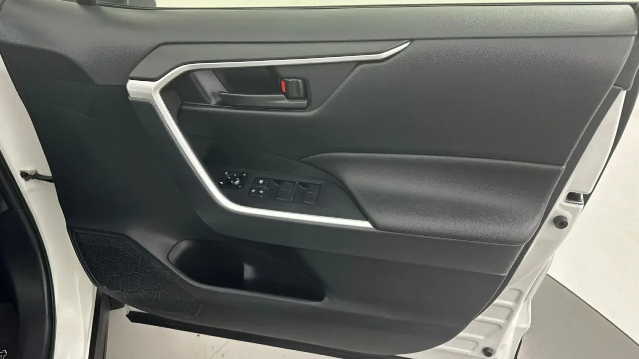 2019 Toyota RAV4 Gallery Image 4