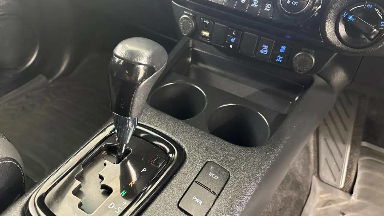 2022 Toyota Hilux Gallery Image 14
