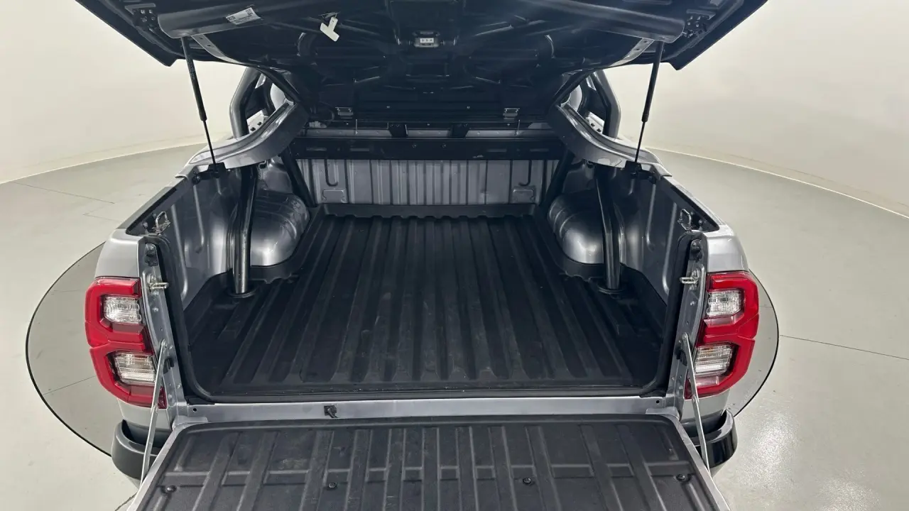 2022 Toyota Hilux Gallery Image 18