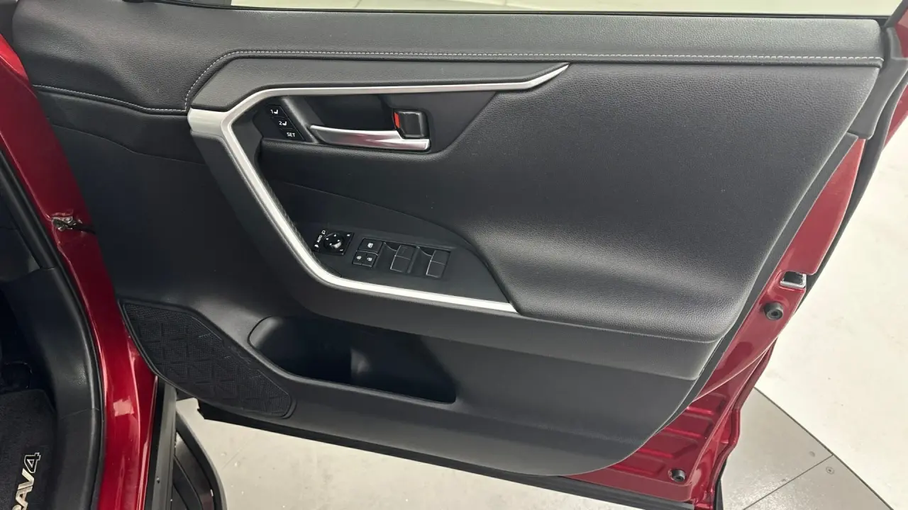 2021 Toyota RAV4 Gallery Image 16