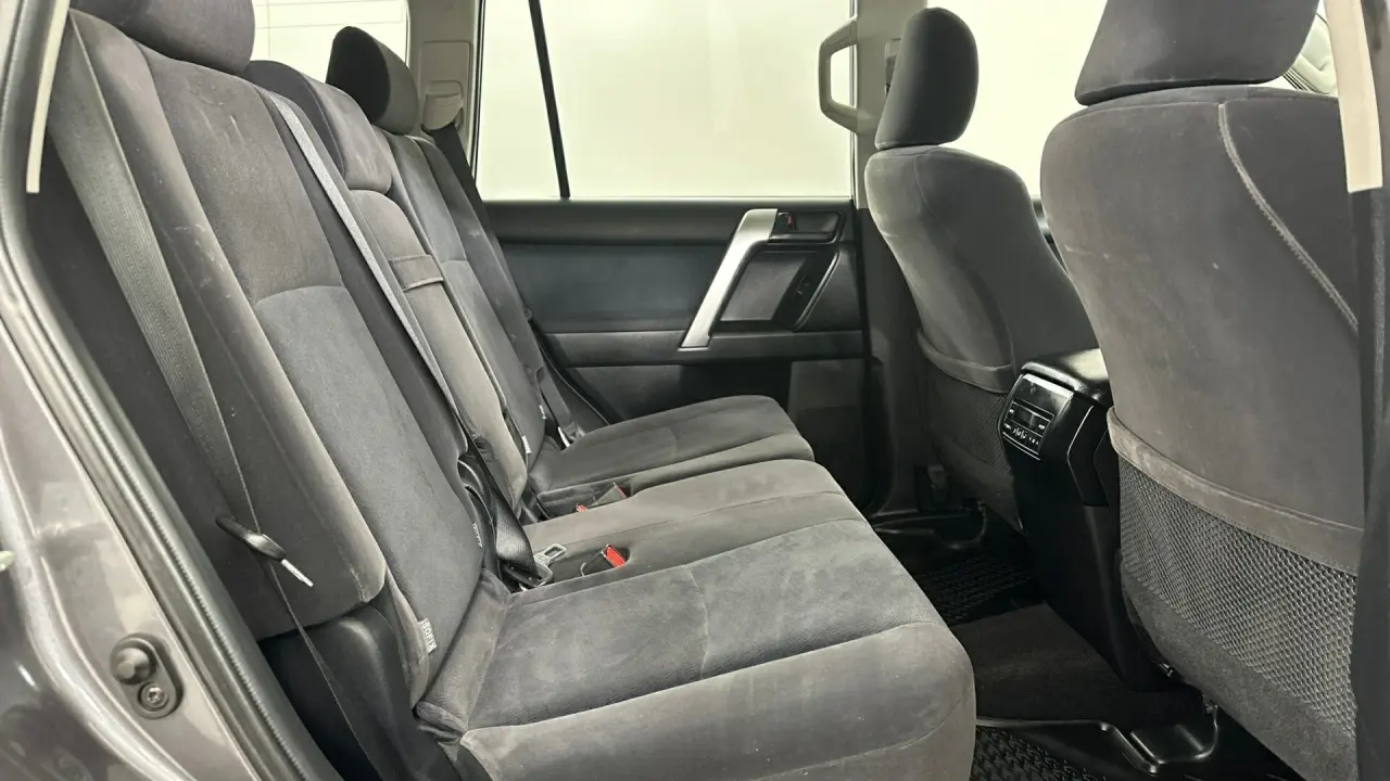 2018 Toyota Landcruiser Prado Gallery Image 17