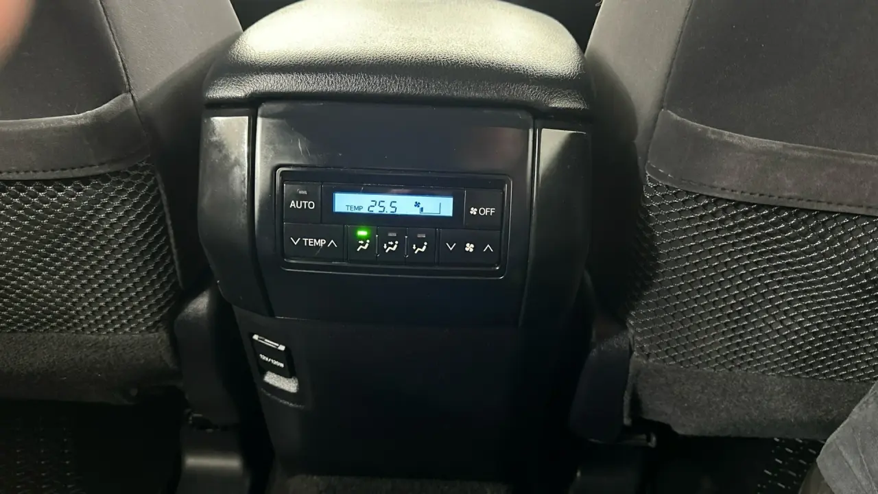 2018 Toyota Landcruiser Prado Gallery Image 18