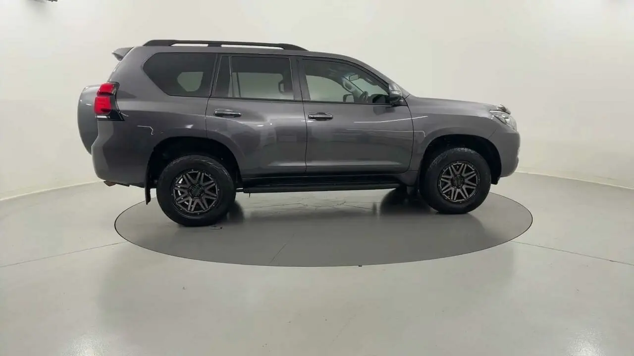 2018 Toyota Landcruiser Prado Gallery Image 6