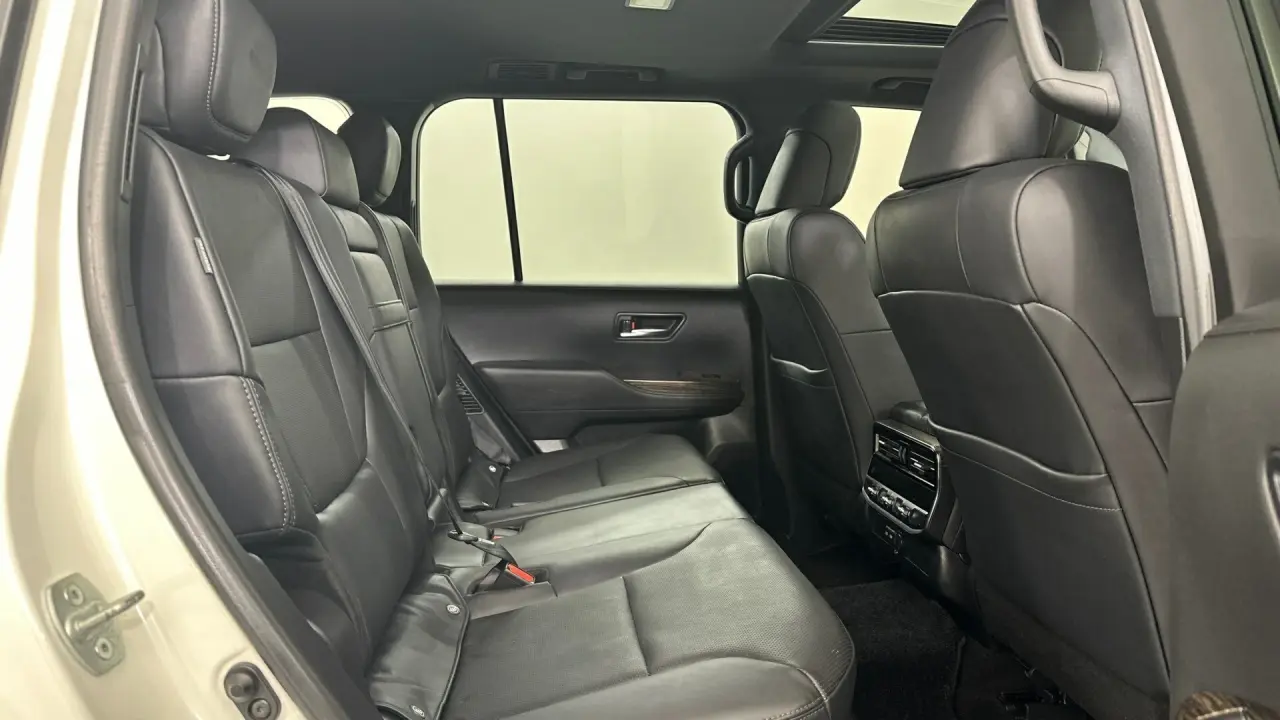 2022 Toyota Landcruiser Gallery Image 17