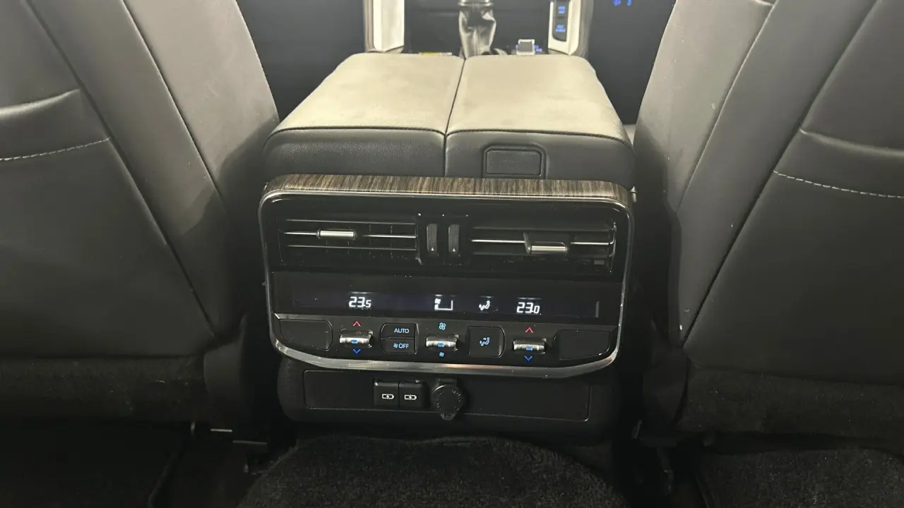 2022 Toyota Landcruiser Gallery Image 18