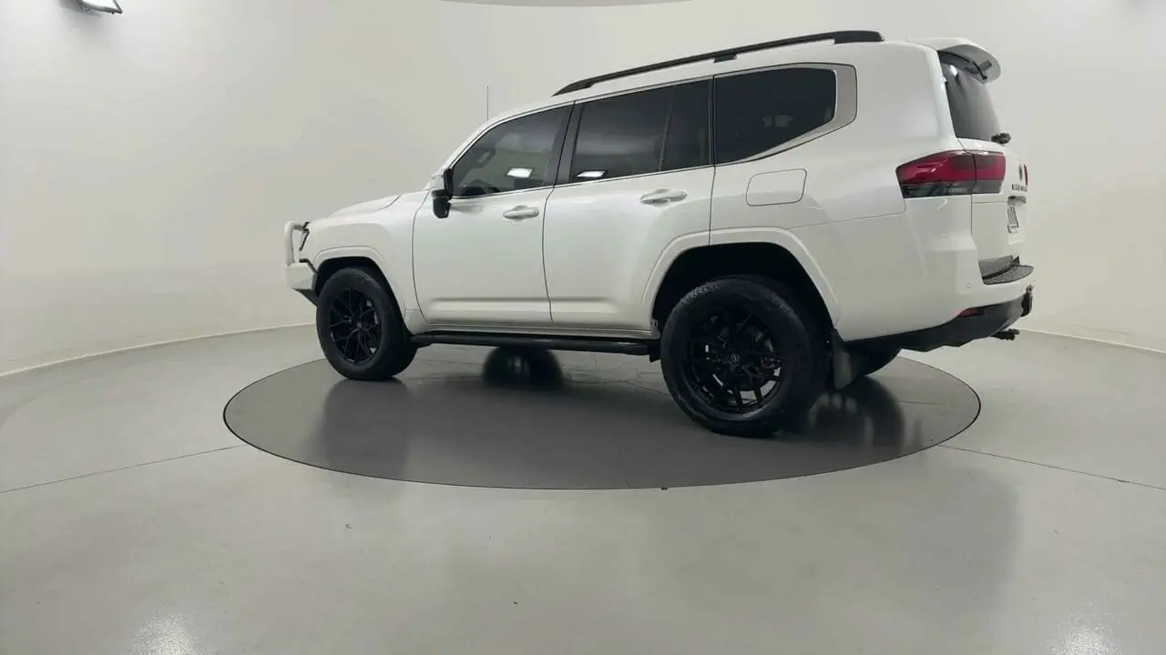 2022 Toyota Landcruiser Gallery Image 3