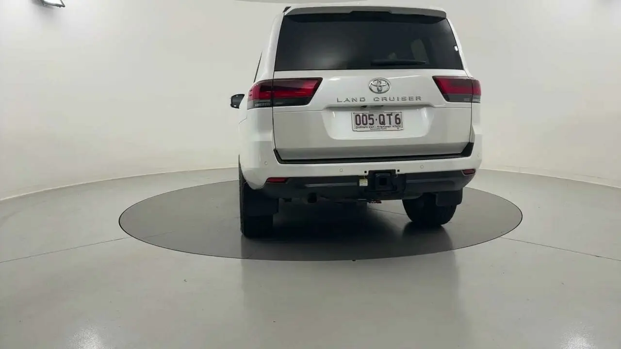 2022 Toyota Landcruiser Gallery Image 4