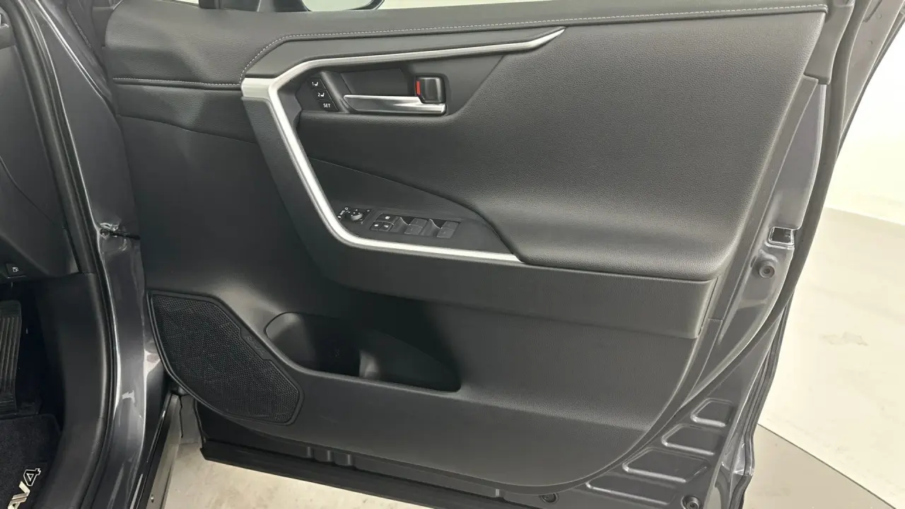 2024 Toyota RAV4 Gallery Image 16