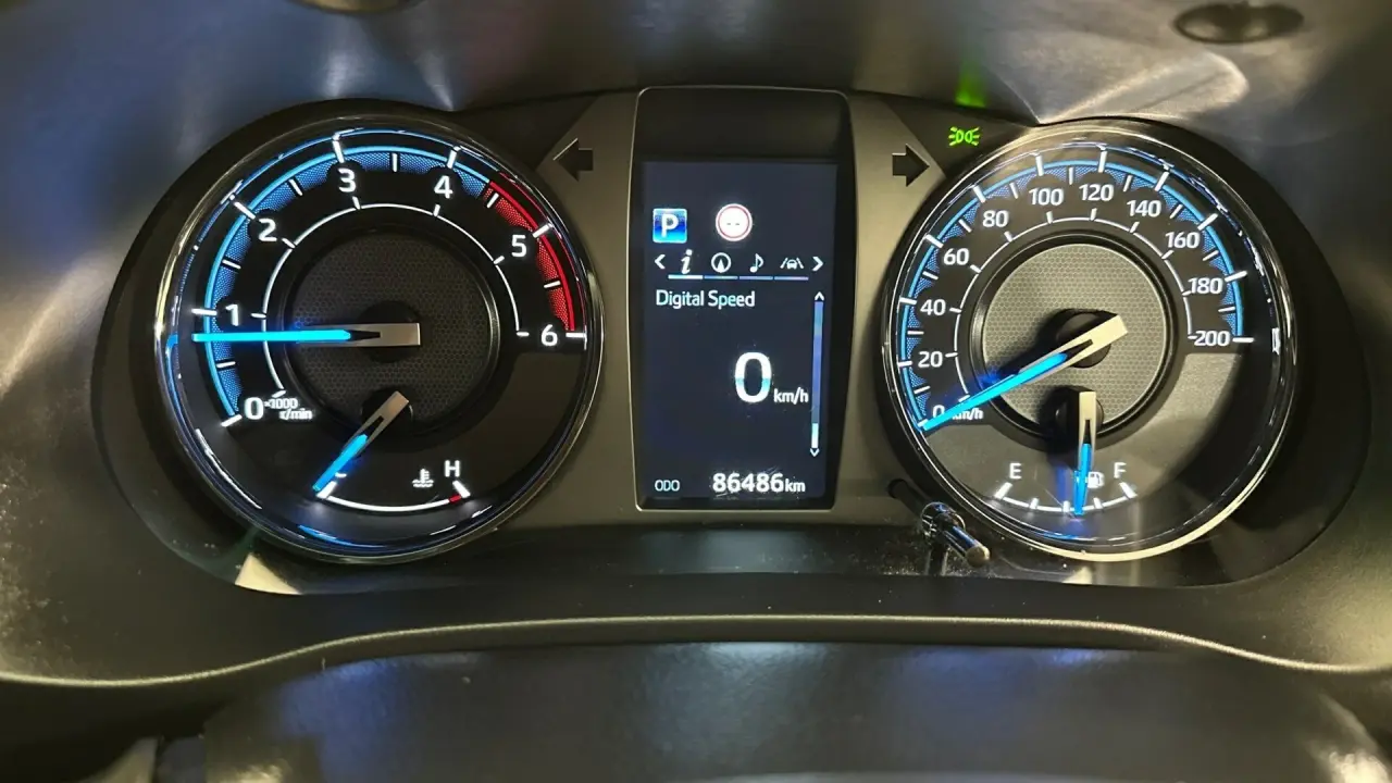 2021 Toyota Hilux Gallery Image 11