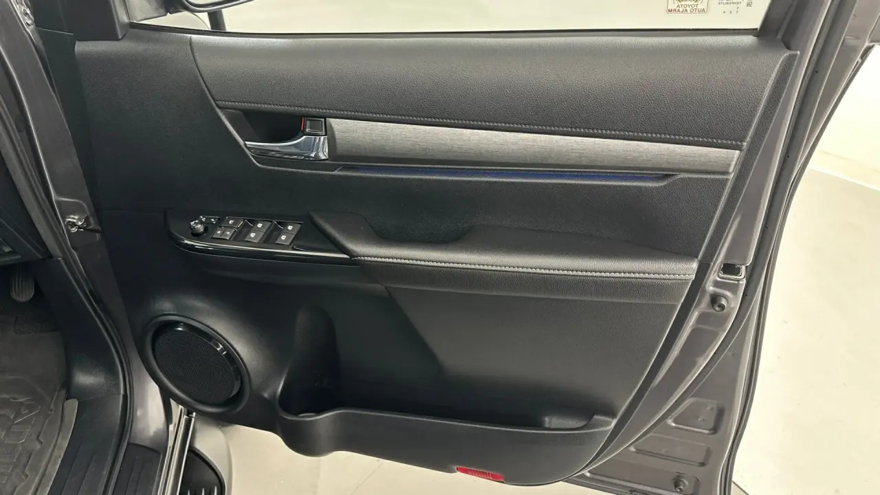 2021 Toyota Hilux Gallery Image 16