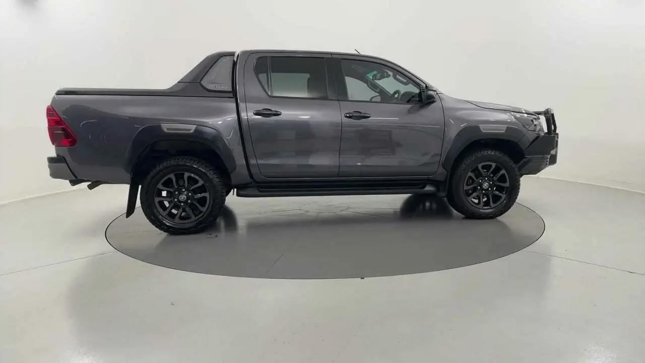 2021 Toyota Hilux Gallery Image 6