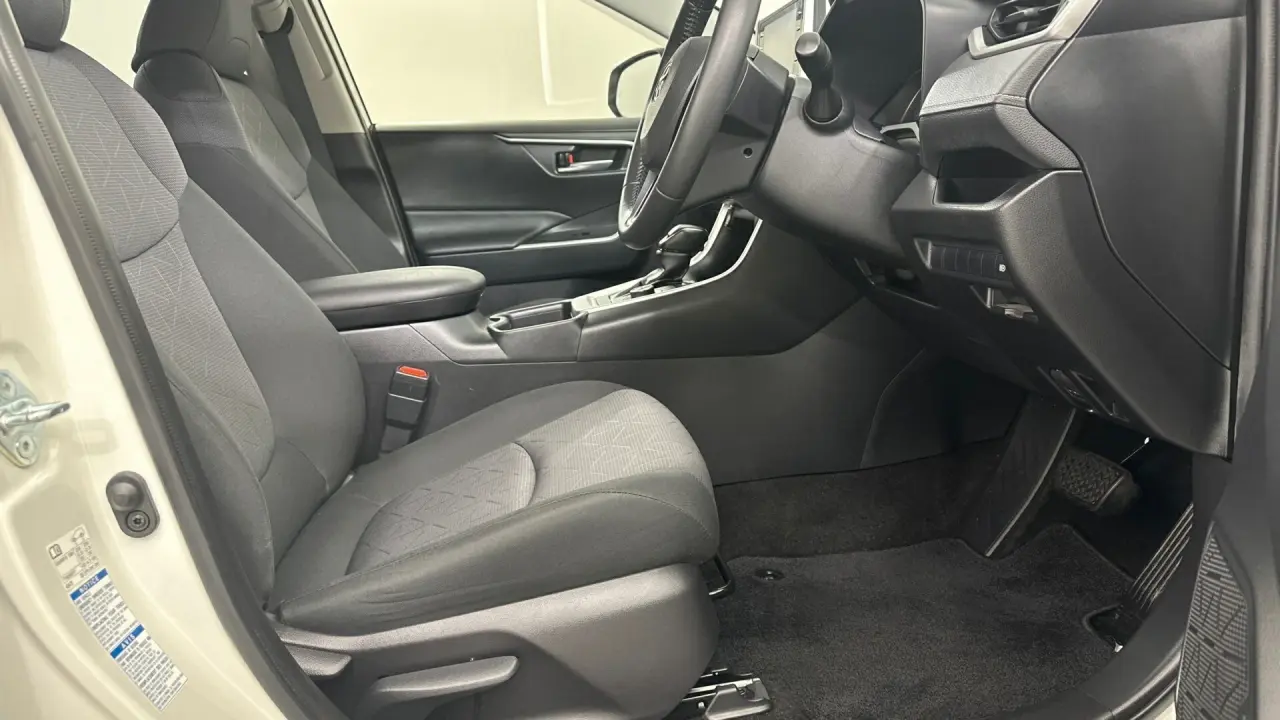 2021 Toyota RAV4 Gallery Image 16