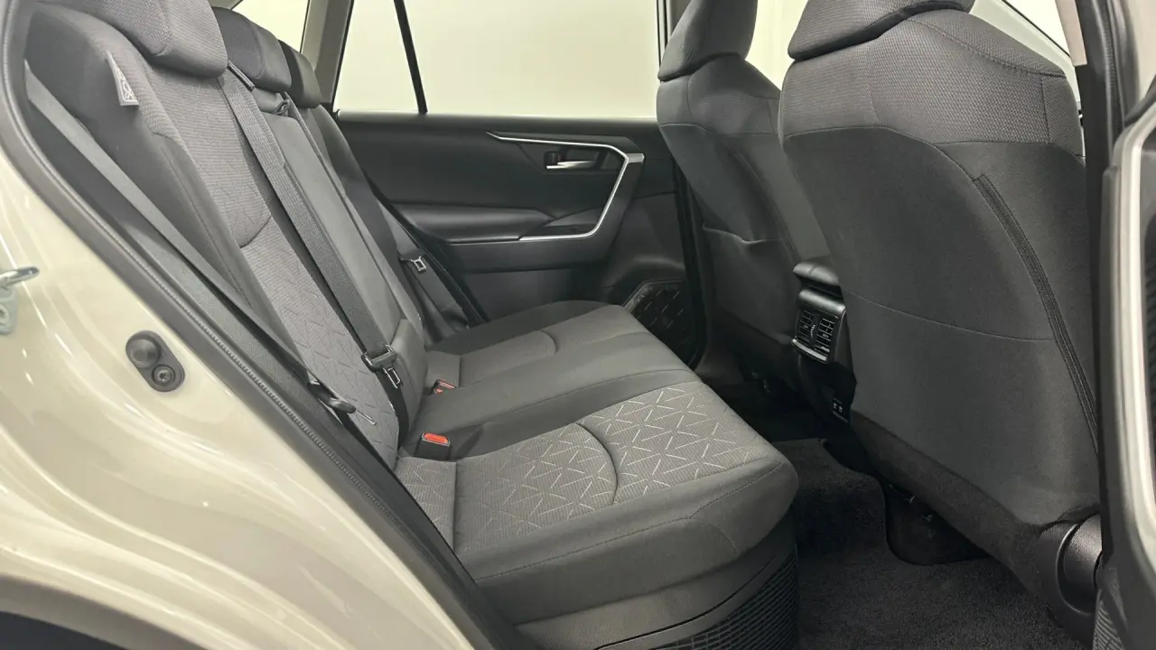 2021 Toyota RAV4 Gallery Image 18