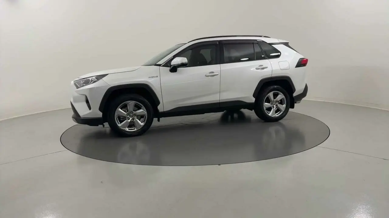 2021 Toyota RAV4 Gallery Image 2
