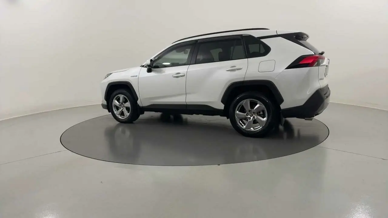 2021 Toyota RAV4 Gallery Image 3