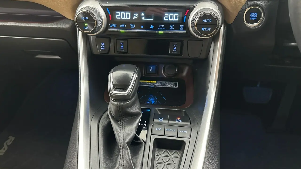 2020 Toyota RAV4 Gallery Image 13