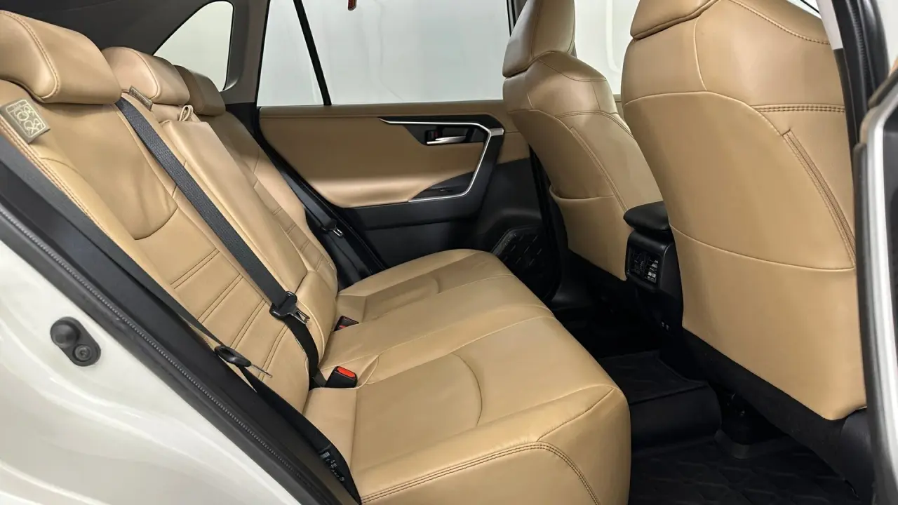 2020 Toyota RAV4 Gallery Image 16