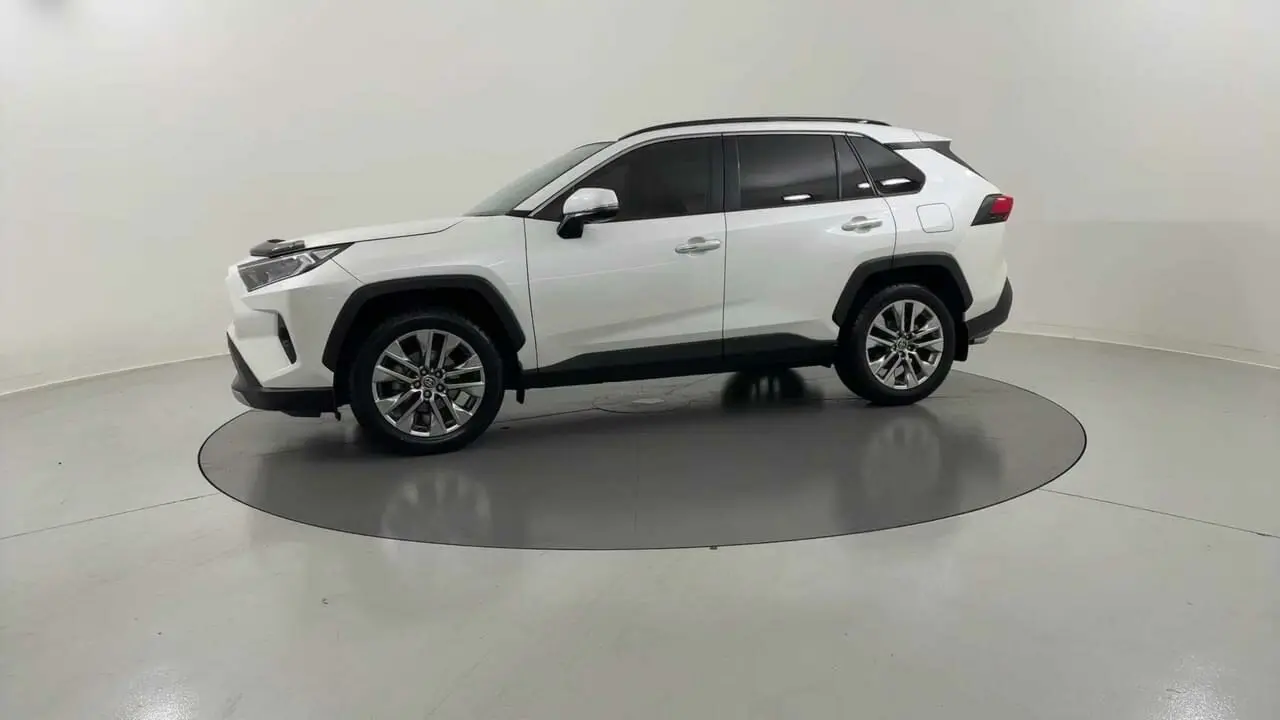 2020 Toyota RAV4 Gallery Image 2