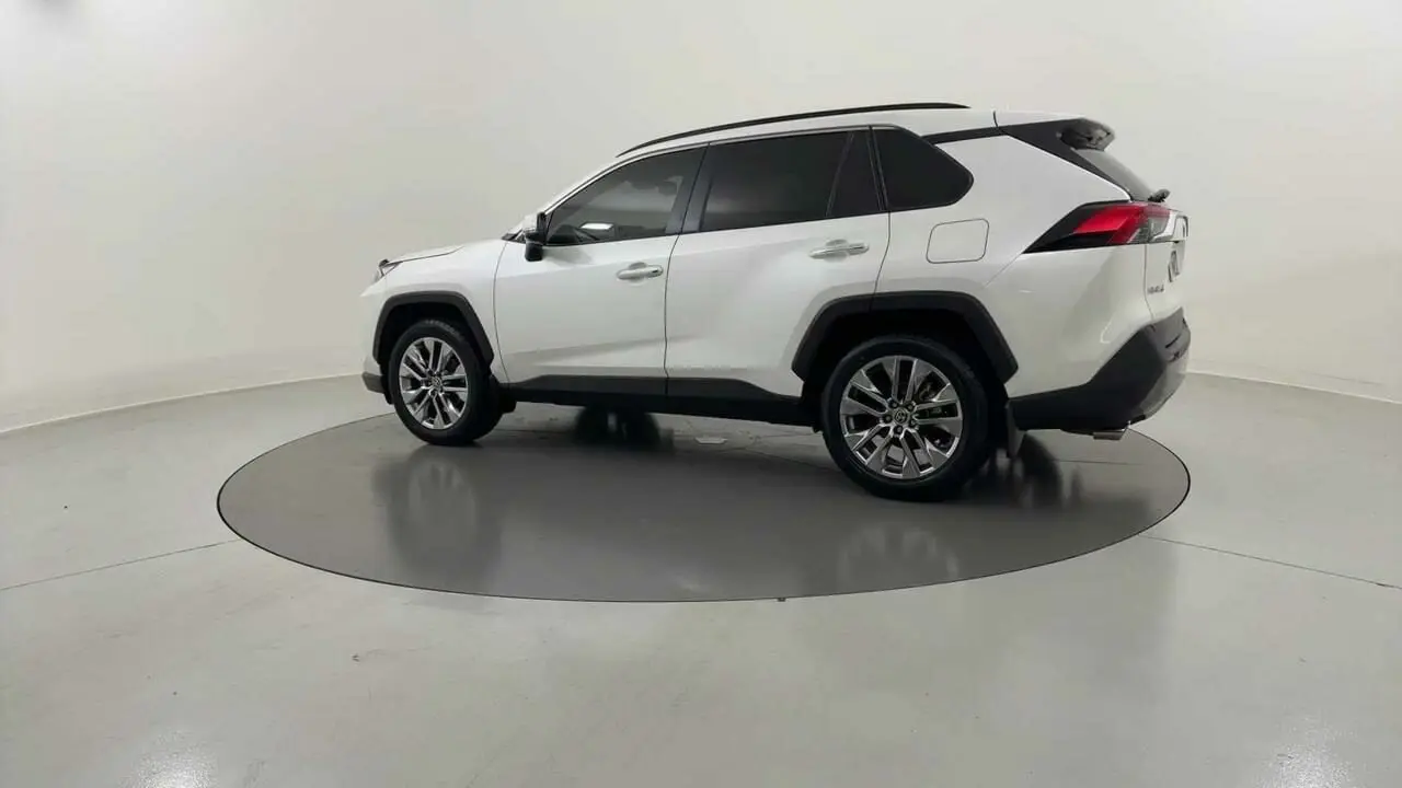 2020 Toyota RAV4 Gallery Image 3