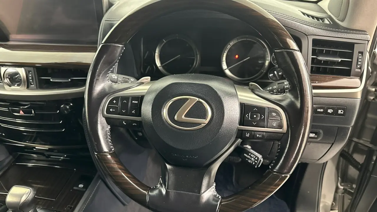 2020 Lexus LX450D Gallery Image 10