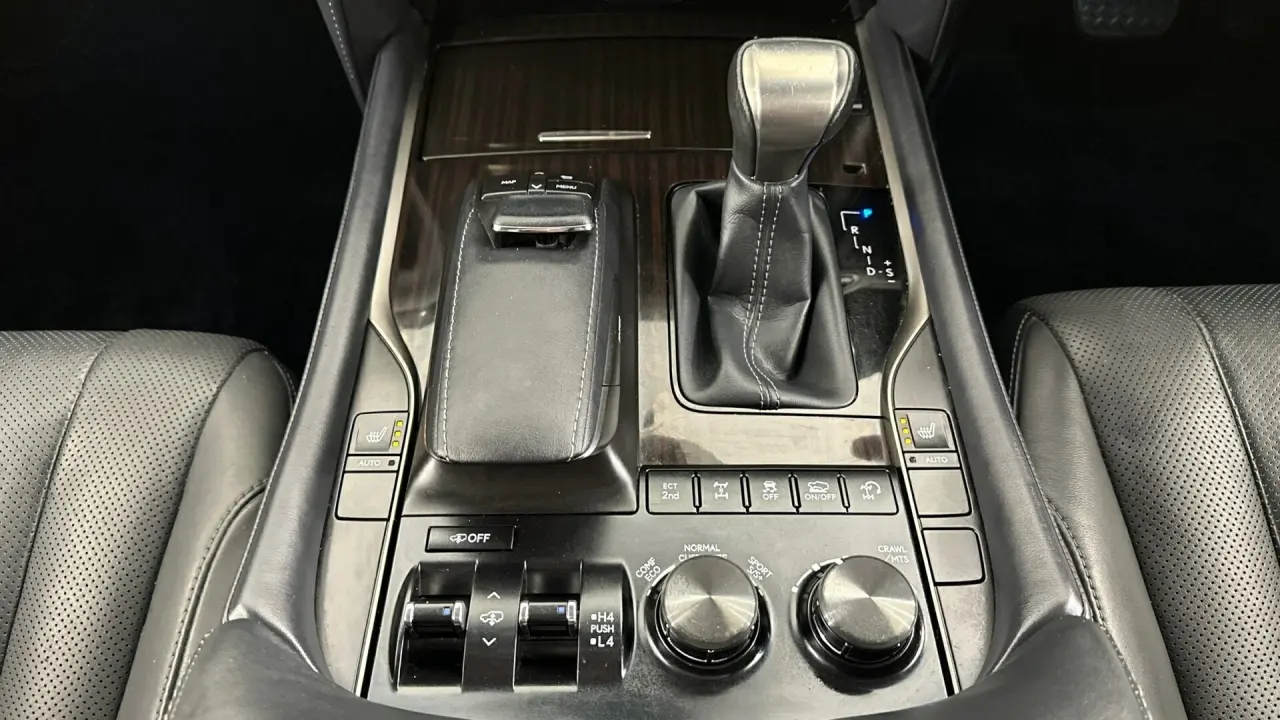2020 Lexus LX450D Gallery Image 13
