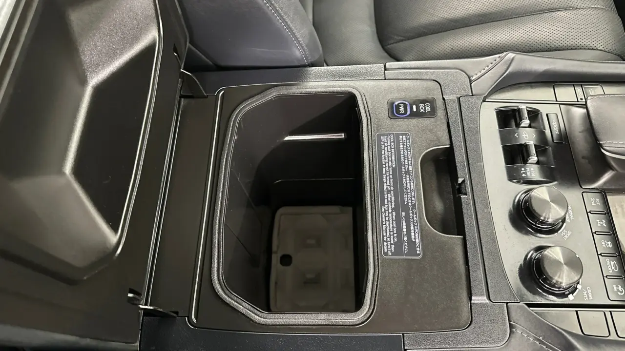 2020 Lexus LX450D Gallery Image 15