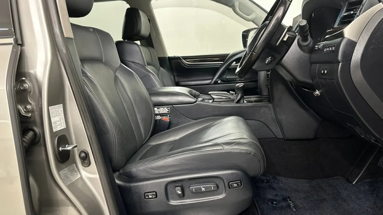 2020 Lexus LX450D Gallery Image 16