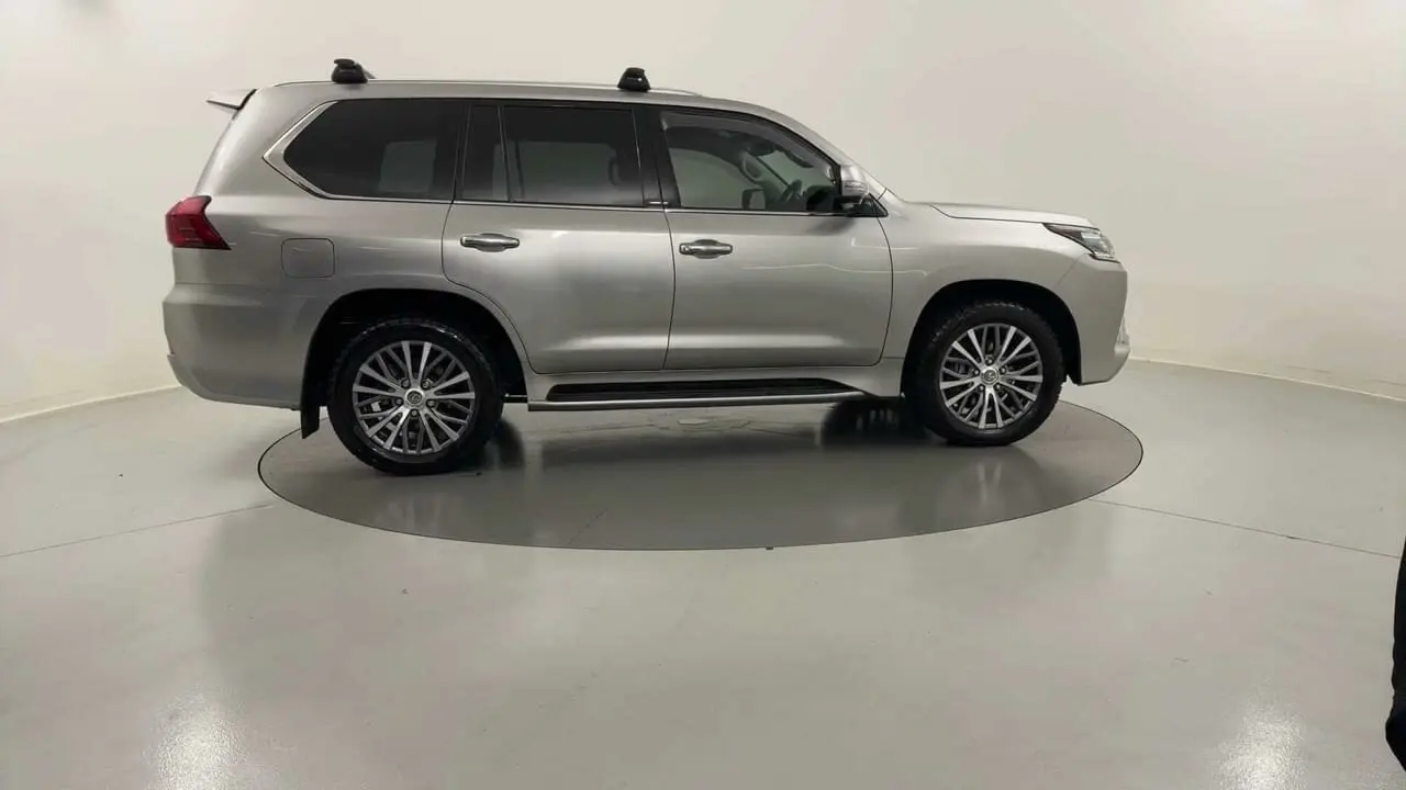 2020 Lexus LX450D Gallery Image 6
