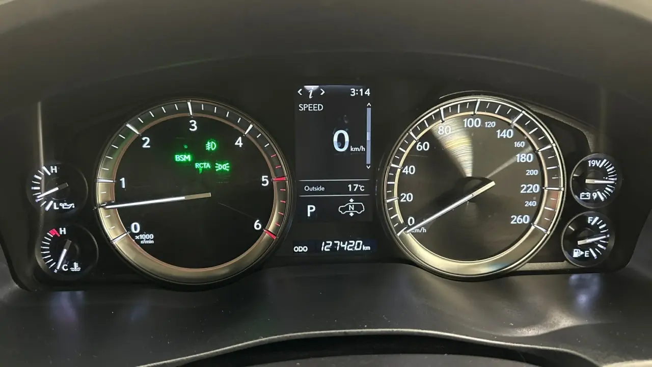 2020 Lexus LX450D Gallery Image 9