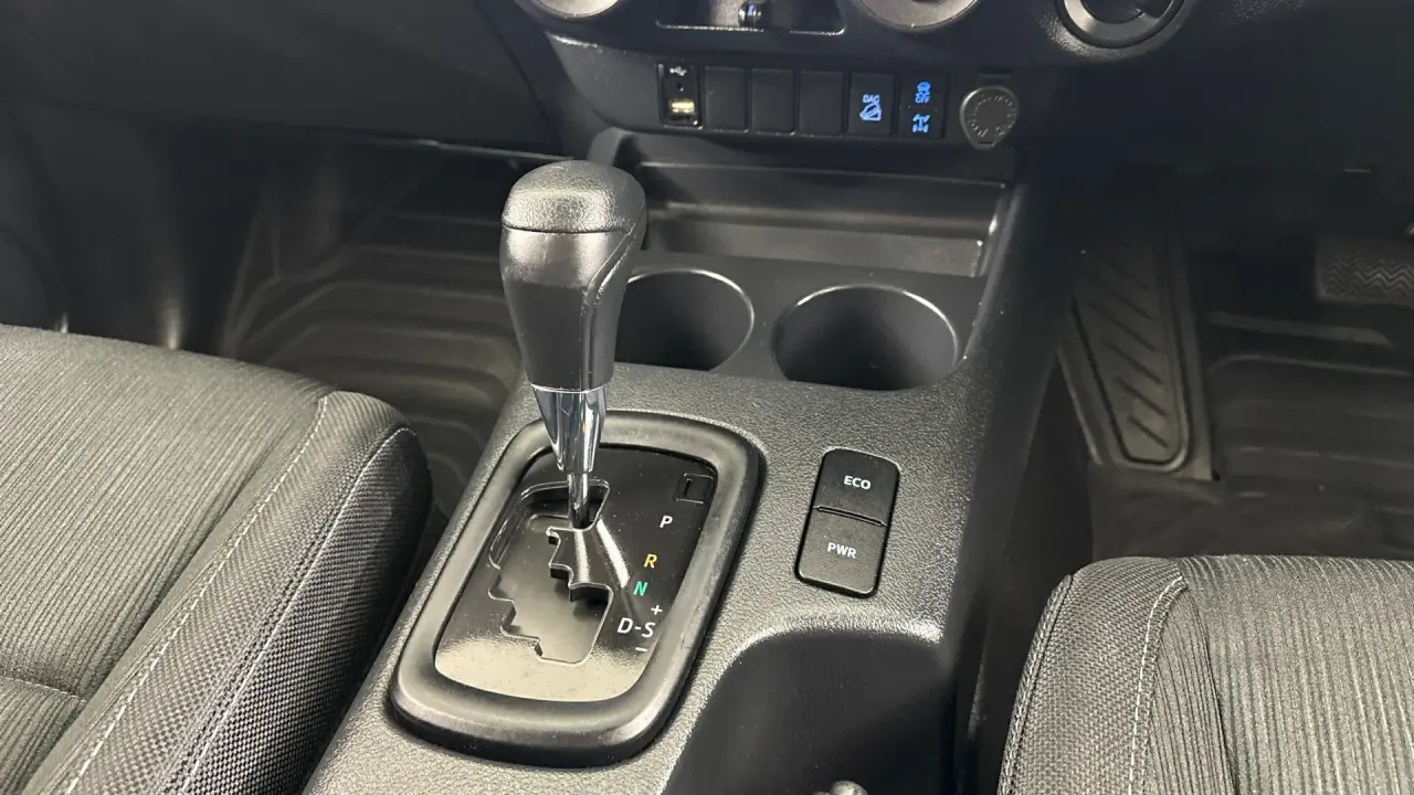 2022 Toyota Hilux Gallery Image 13