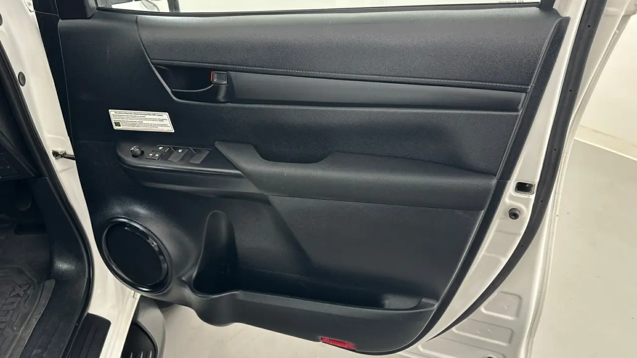 2022 Toyota Hilux Gallery Image 16