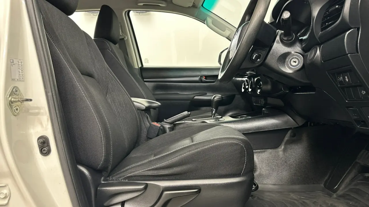 2022 Toyota Hilux Gallery Image 17