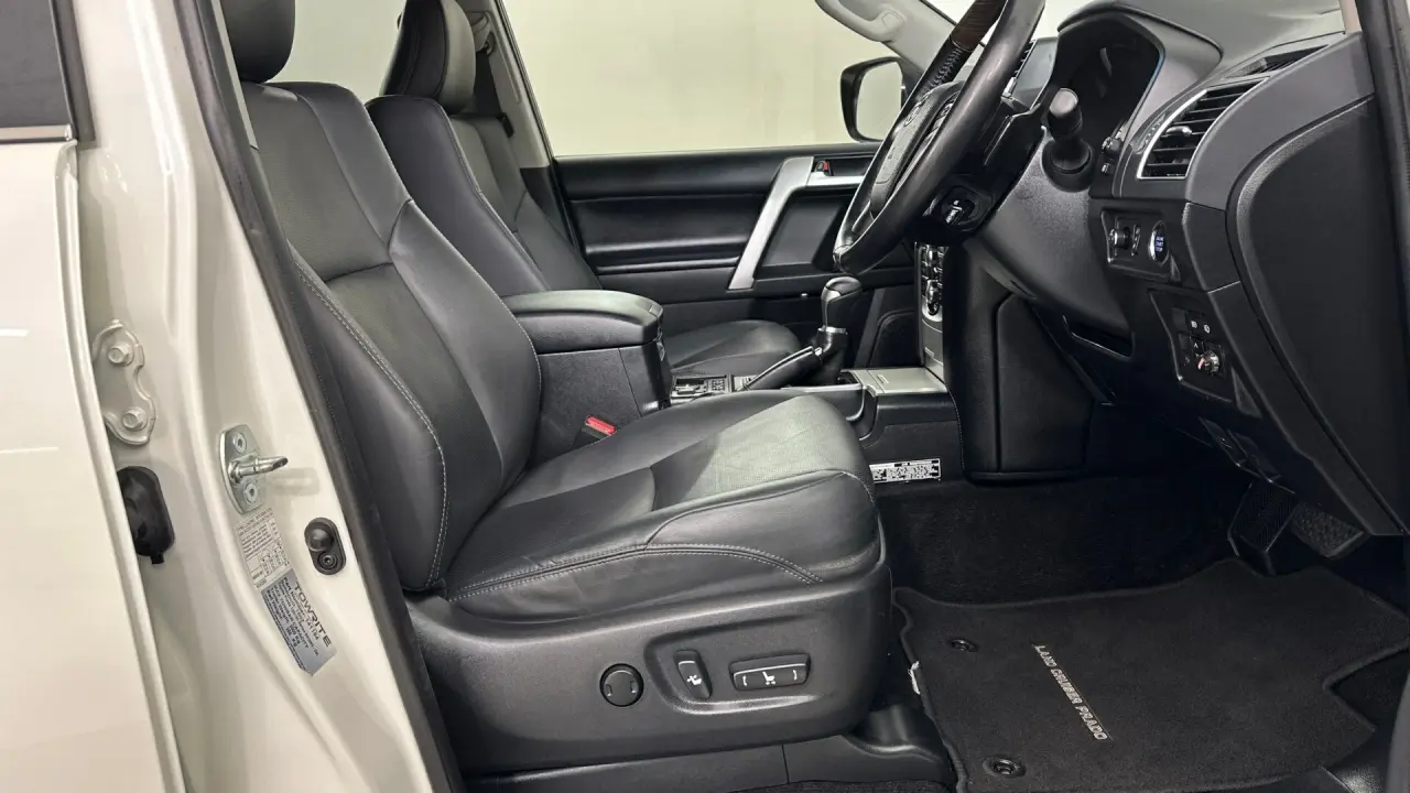 2021 Toyota Landcruiser Prado Gallery Image 11